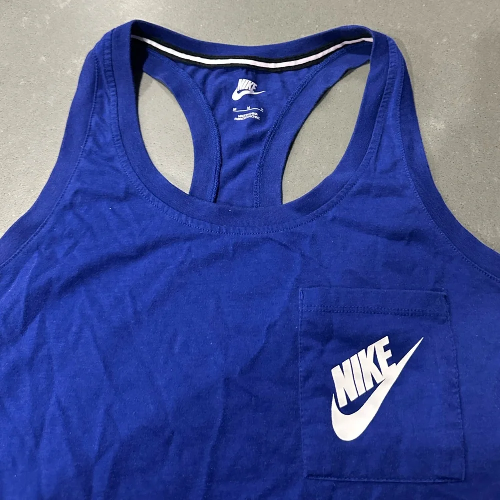 Nike Front Pocket Racerback Tank Top - Picture 2 of 3